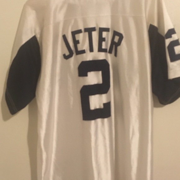 Derek Jeter jersey - Picture 2 of 3